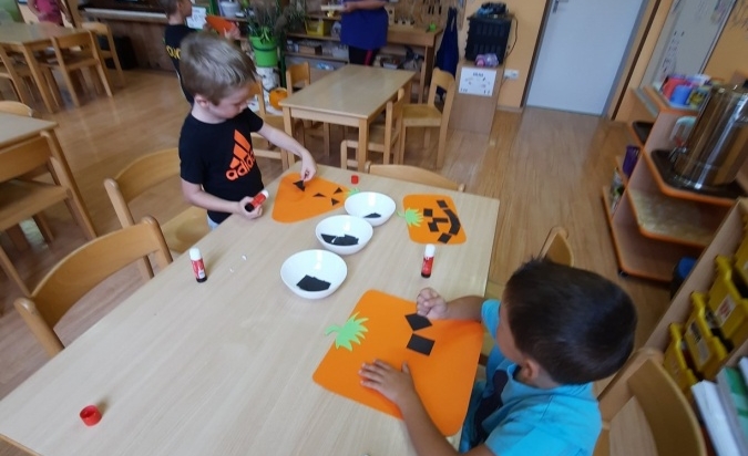 Září 