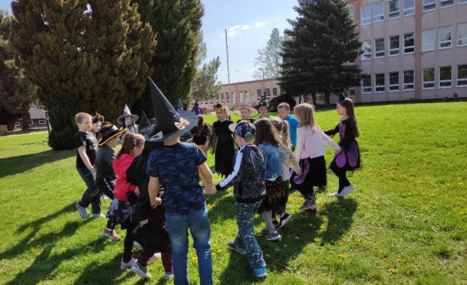 Čarodějnice, startujte košťata!