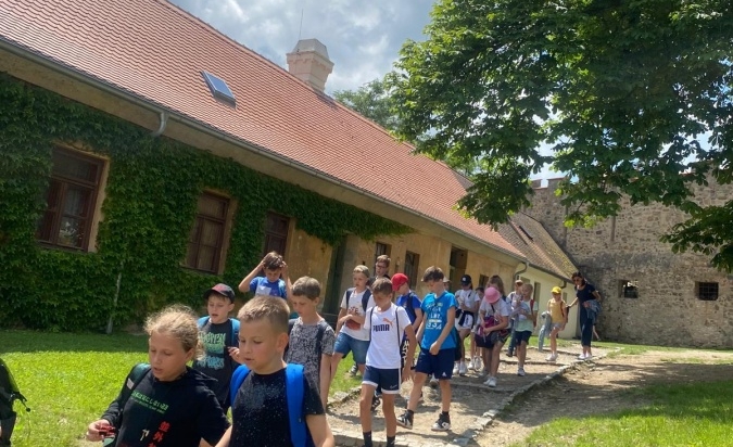 ČTVRŤÁCI NA VEVEŘÍ