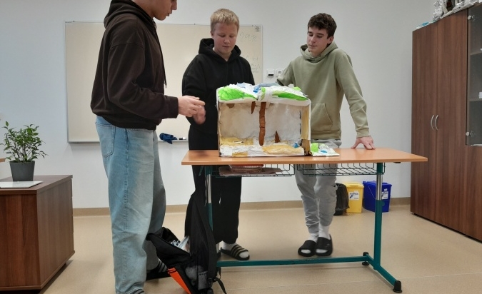 Projekt krasové jevy v podání třídy 9. A ....ani 3D projekty naše žáky neodradí