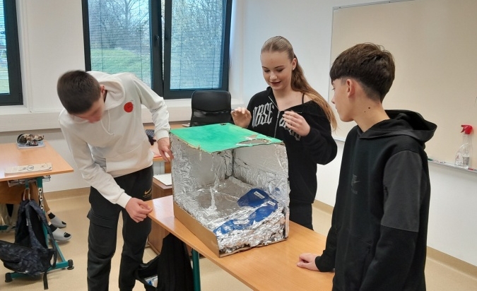Projekt krasové jevy v podání třídy 9. A ....ani 3D projekty naše žáky neodradí