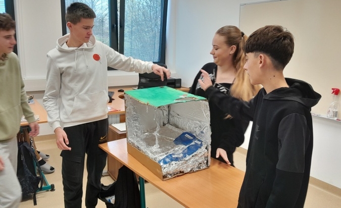 Projekt krasové jevy v podání třídy 9. A ....ani 3D projekty naše žáky neodradí