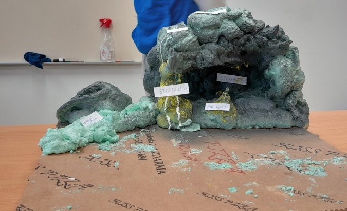 Projekt krasové jevy v podání třídy 9. A ....ani 3D projekty naše žáky neodradí