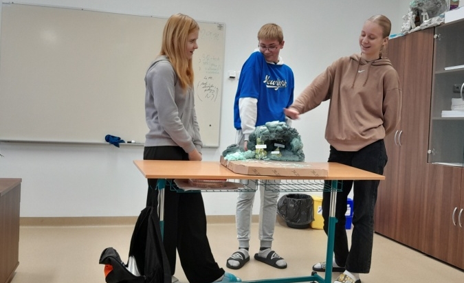 Projekt krasové jevy v podání třídy 9. A ....ani 3D projekty naše žáky neodradí