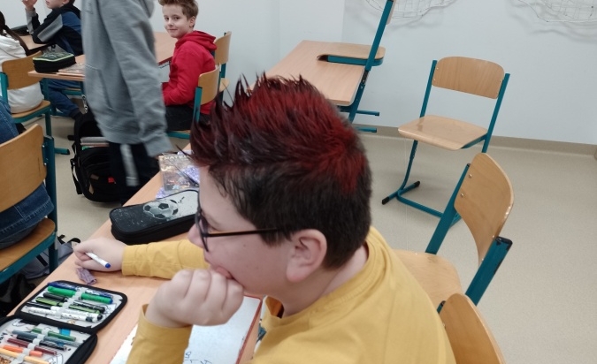 Den bláznivých účesů