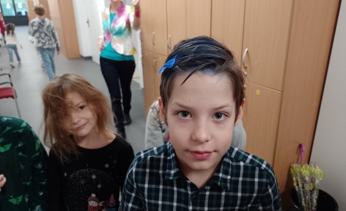 Den bláznivých účesů