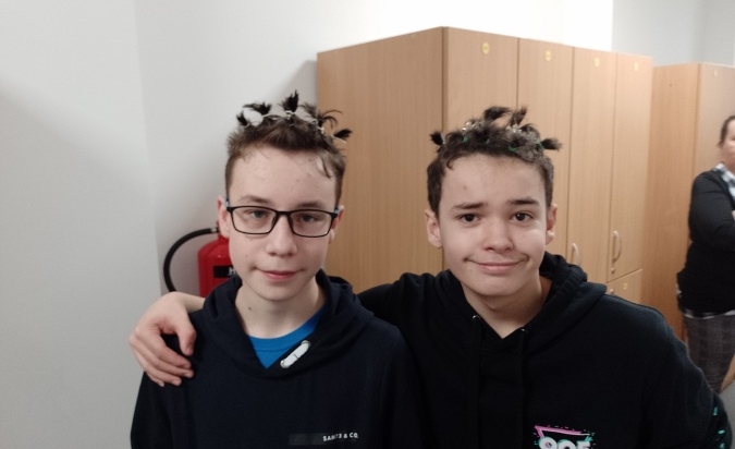 Den bláznivých účesů