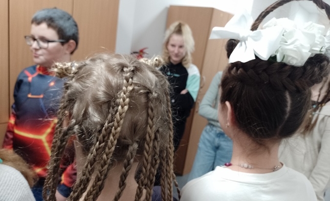 Den bláznivých účesů